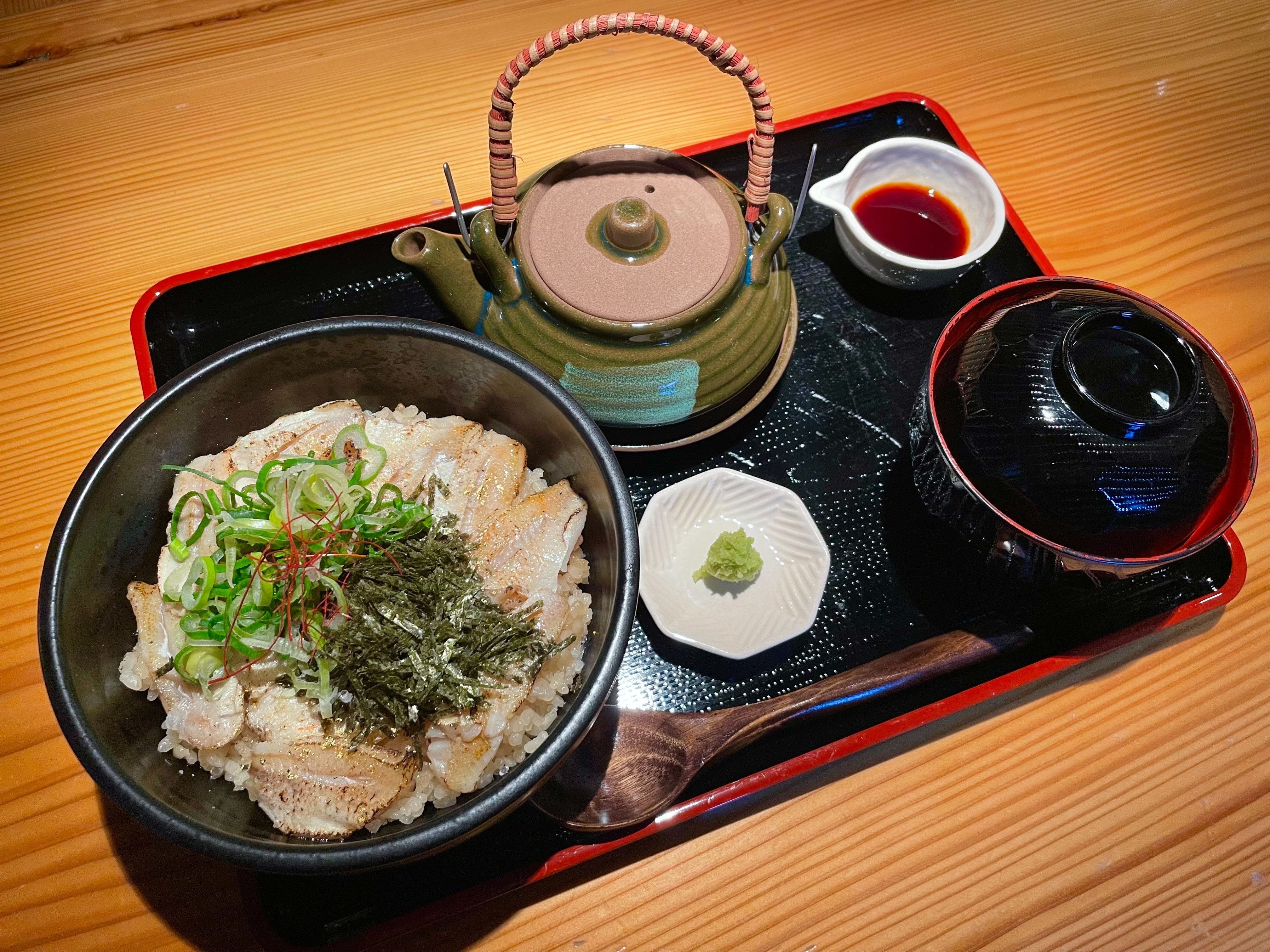 Nodoguro bowl and a small glass of local sake drinking set