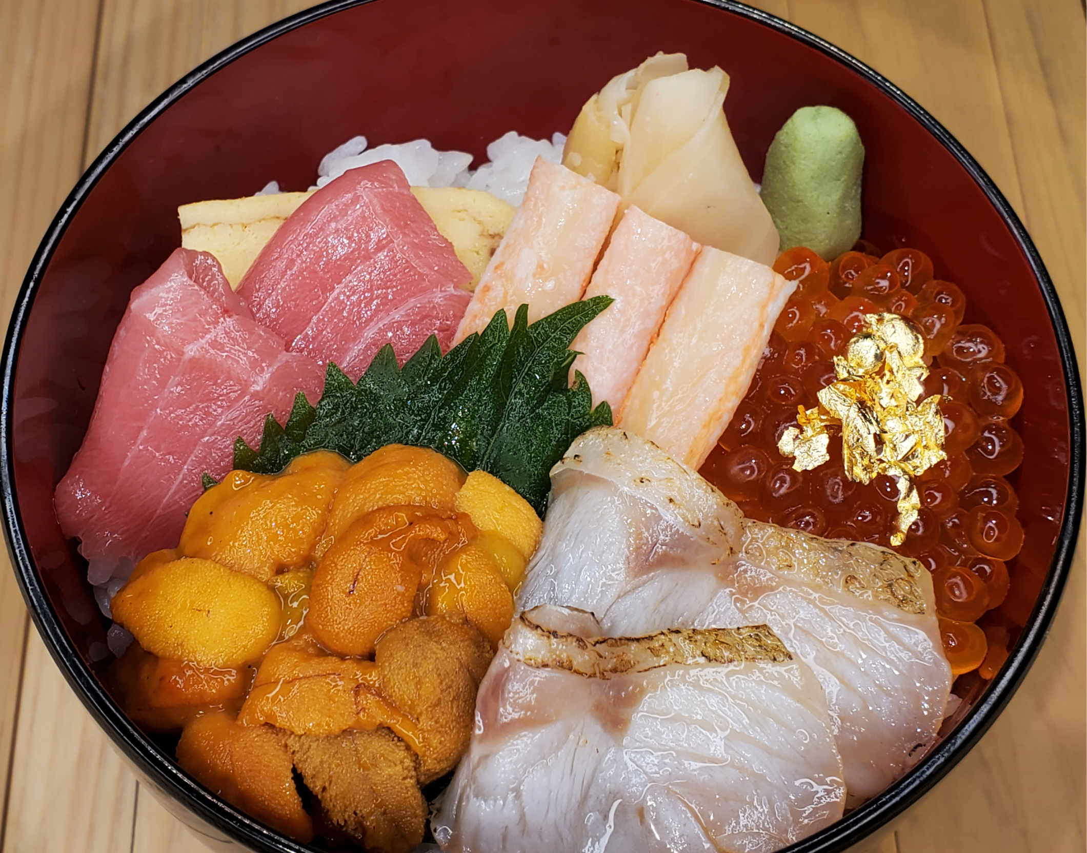 [Special Selection Assortment] Nami-no-Hana (a sumptuous seafood rice bowl, topped with bluefin tuna, sea urchin, snow crab, Nodoguro seabass, and other ingredients)