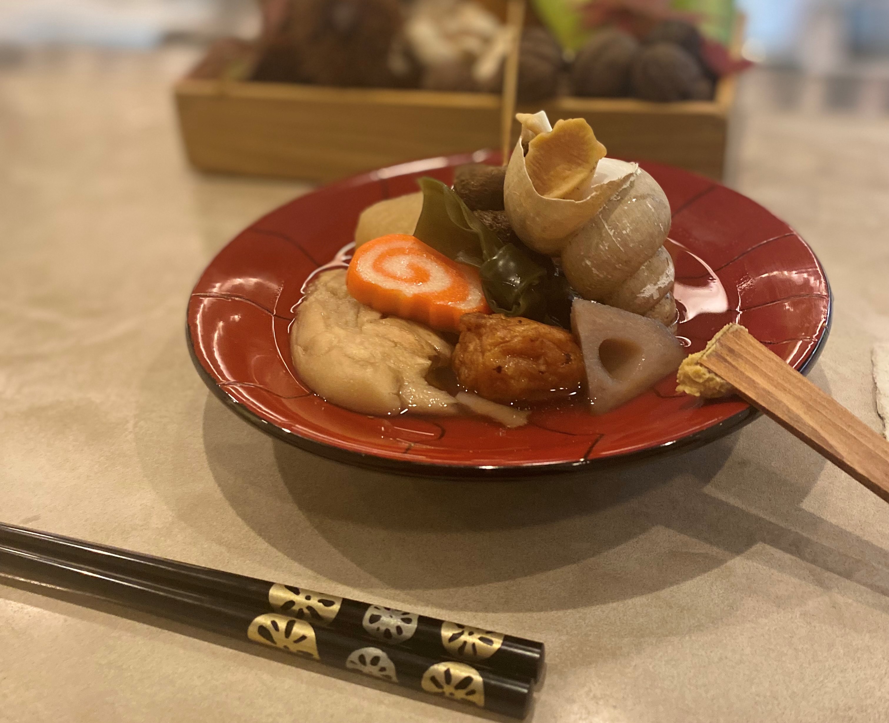 [Eating in Wajima lacquerware] Oden assorted