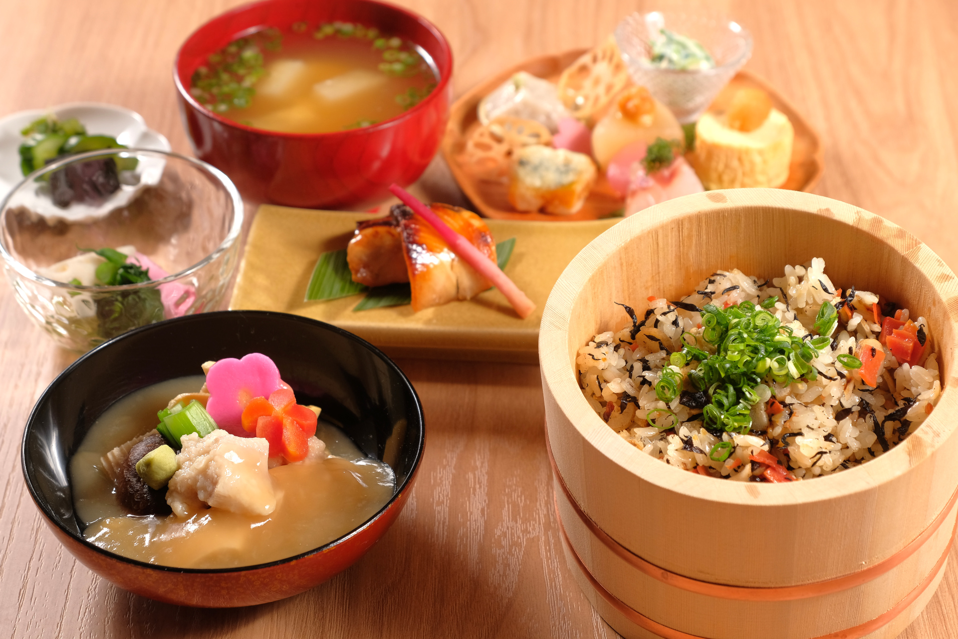 JIBUNI SET  (Meat Stew  Set Meal)