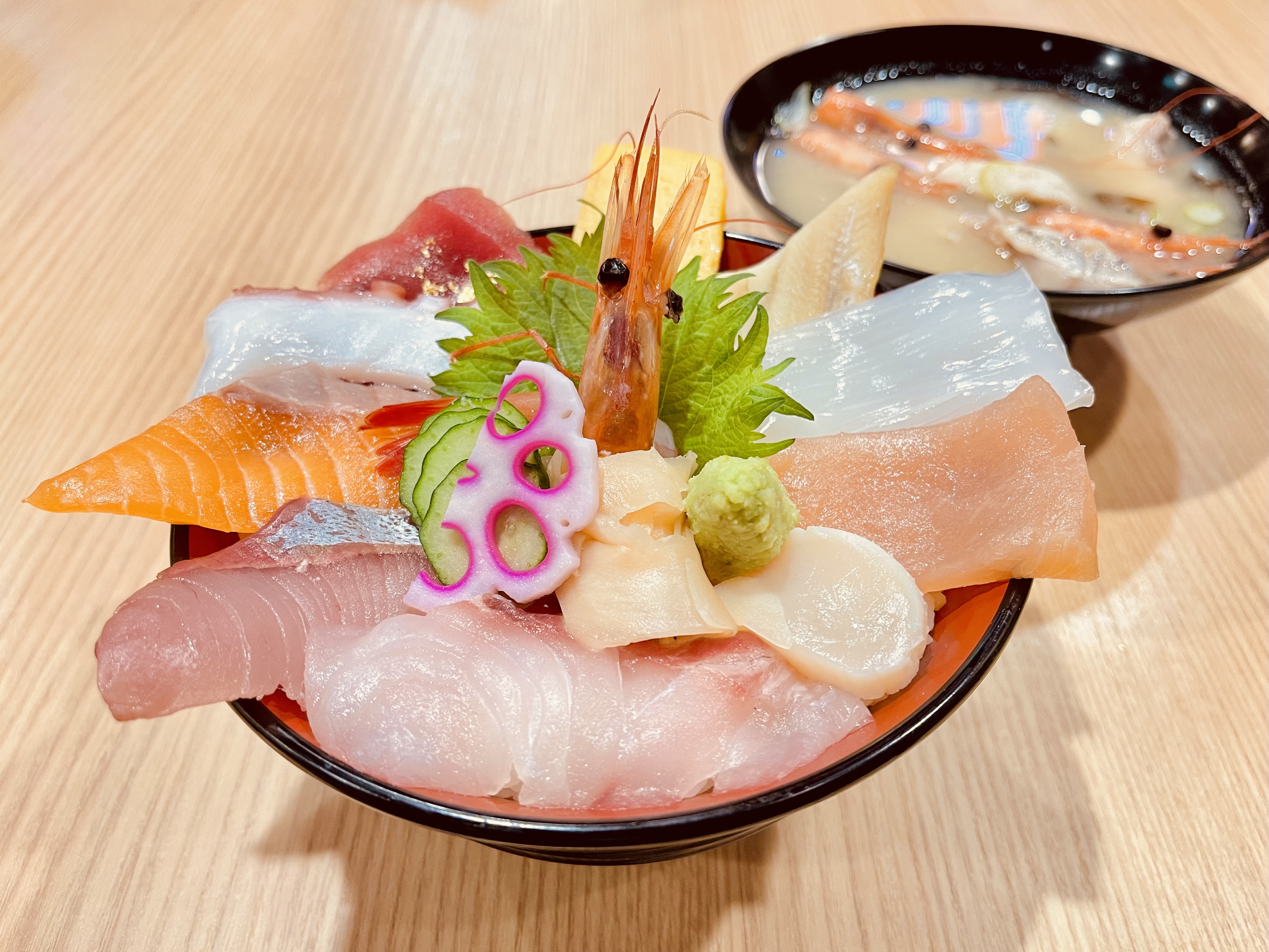 海鮮丼とアラ汁のセット